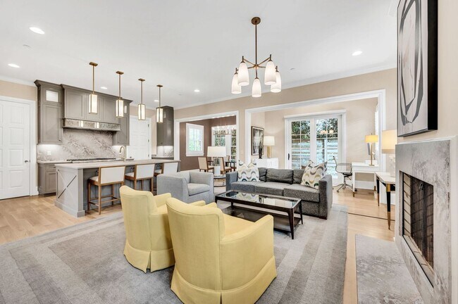Building Photo - Franklin Gem Walking Distance to Downtown!