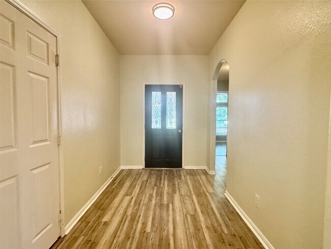 Building Photo - 1205 Quarterhorse Dr