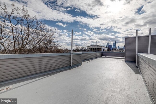 Building Photo - 2113 Master St