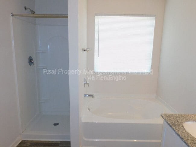 Building Photo - 604 Quail Ln