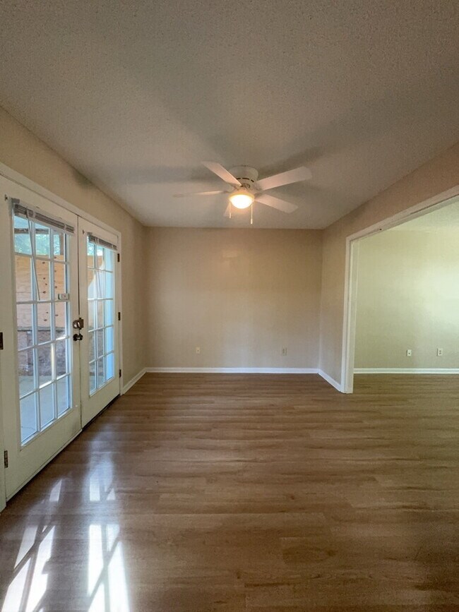 Building Photo - Stunning 3 Bed, 2.5 Bath Home with 1536 Sq Ft in Jacksonville, NC!
