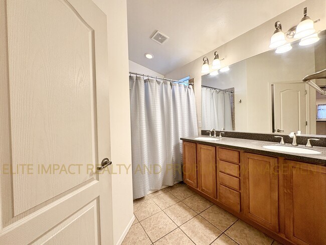 Building Photo - 7159 E Cherrywood St