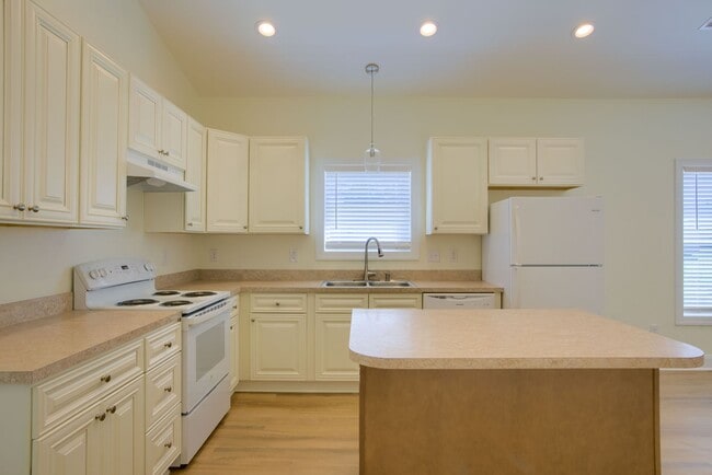 Building Photo - 515 Peru Rd