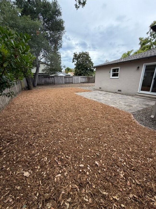 Building Photo - Charming JC Neighborhood Rental with Brand-New Kitchen & Hardwood Floors