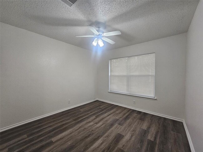 Building Photo - 2810 Adelen Ln