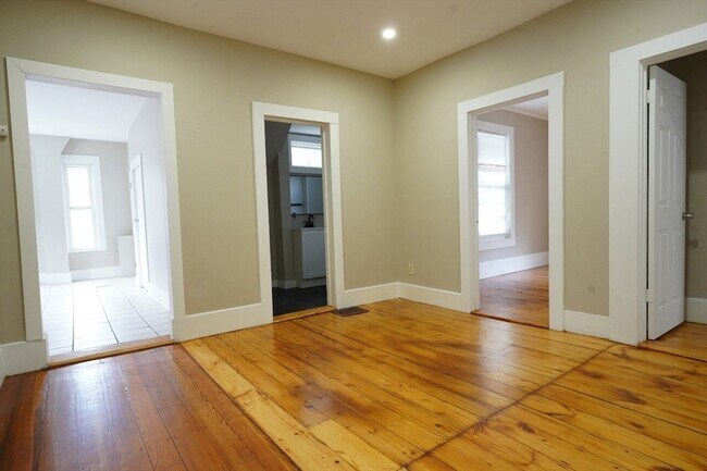 Building Photo - 139 Timson St