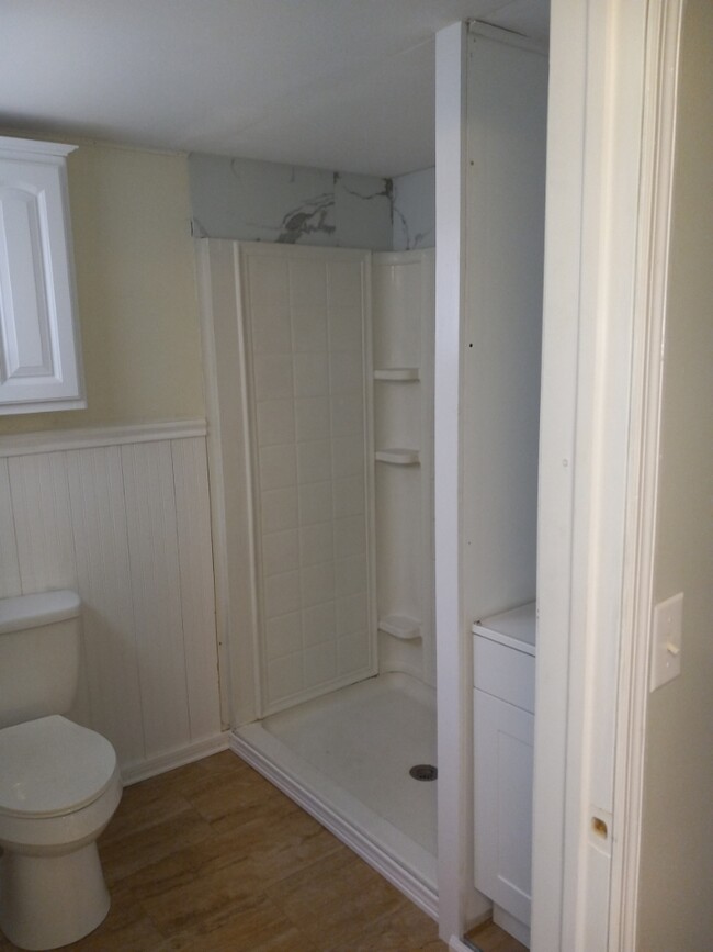 Bathroom 1a - 976 NY-22B