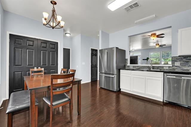 Building Photo - 909 Carlton Rd