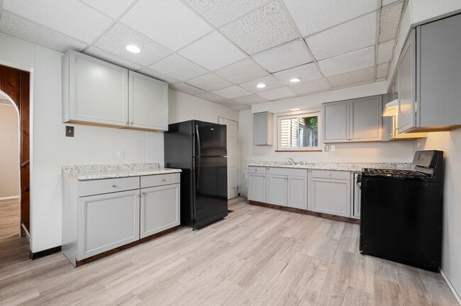 Building Photo - Stunning 4 bedroom home in Ambridge availa...