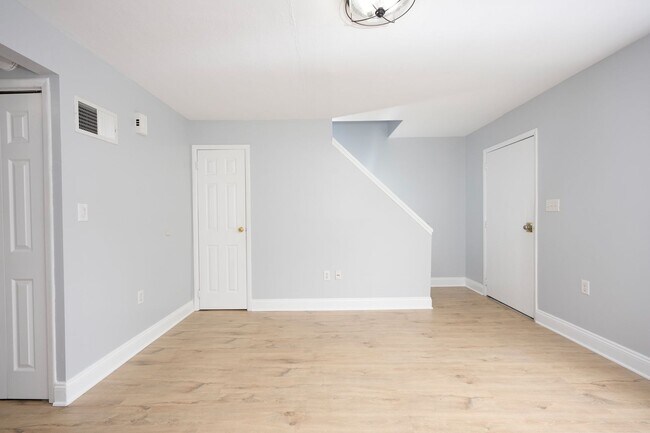 Building Photo - 1421 E Caracas Ave