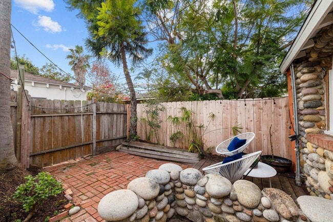 Building Photo - 344 Bonair St