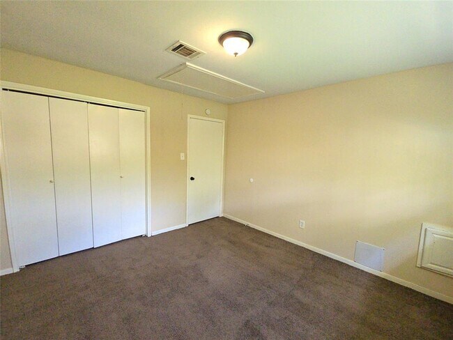 Building Photo - 4718 Reynaldo Dr