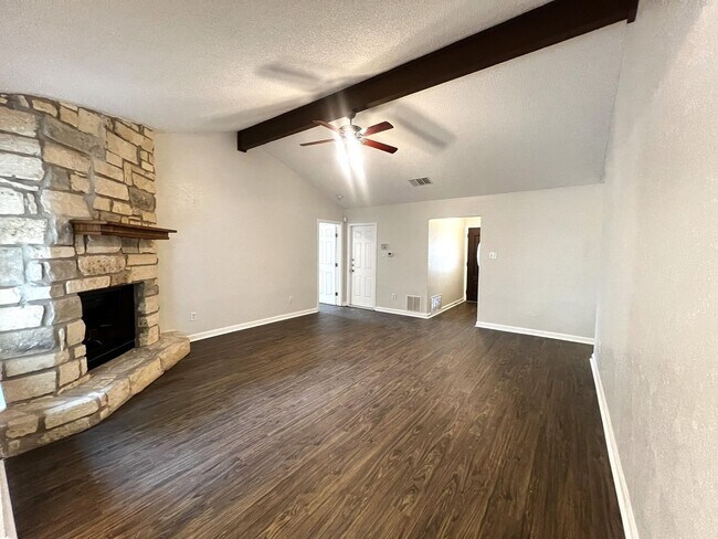 Building Photo - Recently Renovated 3/2 Home in South Austin with Bonus Room + Additional Storage