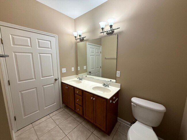 Building Photo - 635 Marshtree Ln