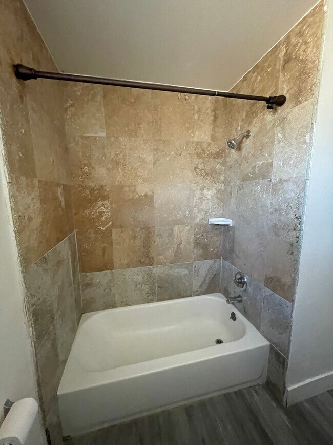 Building Photo - For Rent – 3 Bed, 2 Bath Home in Rowland Heights