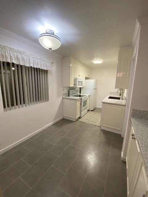 Building Photo - 2308 Schader Dr