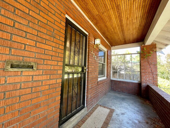 Building Photo - $0 DEPOSIT OPTION, NEW PAINT, TRADITIONAL BRICK HOME, WALKING DISTANCE TO DU!! LARGE BACKYARD, DE...
