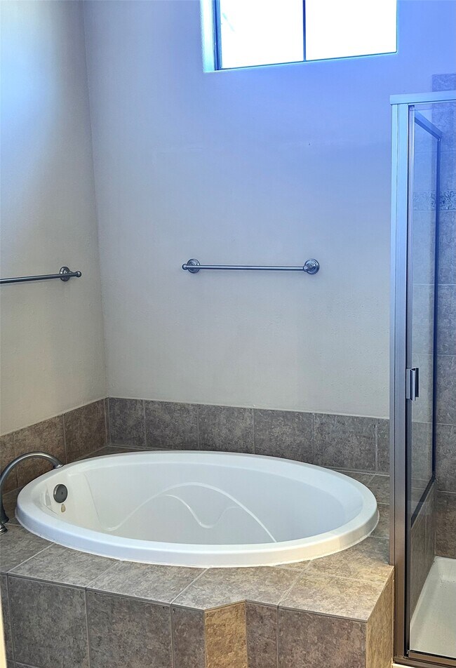 Building Photo - 1049 W 22nd St