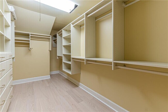 Building Photo - 1525 Broadhempston Ct