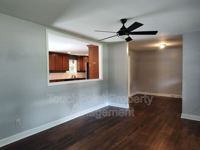Building Photo - 303 Cedarwood Ln