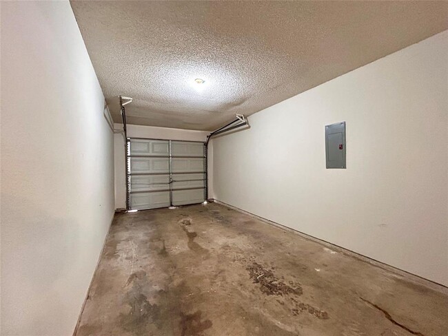 Building Photo - 8904 Schick Rd