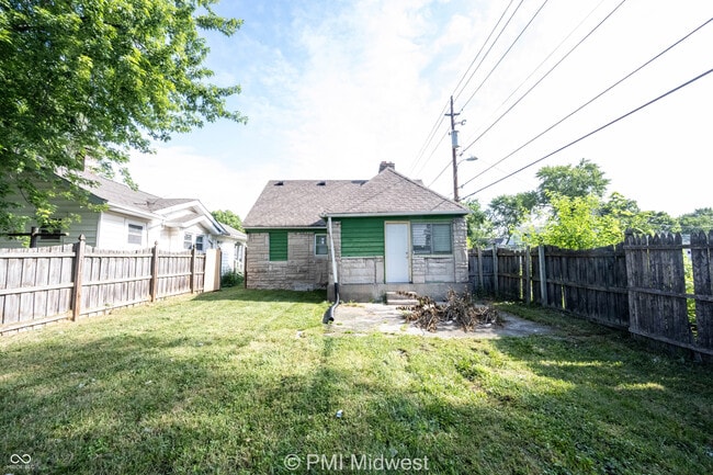 Building Photo - 1415 W Pruitt St