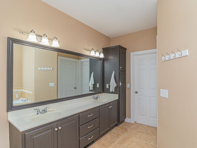 Building Photo - Stunning & Spacious Home in Walnut Hill! 4 Bedrooms | 4 Bathrooms w/ Lawn Care and Trash Service ...
