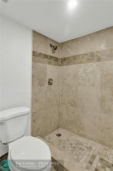 Building Photo - 105 Lake Emerald Dr