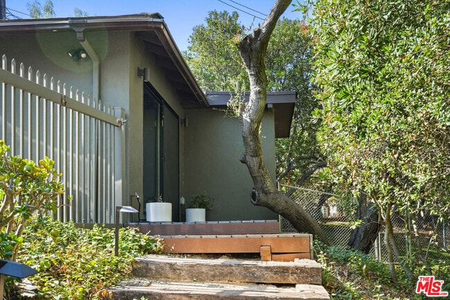 Building Photo - 21273 Entrada Rd