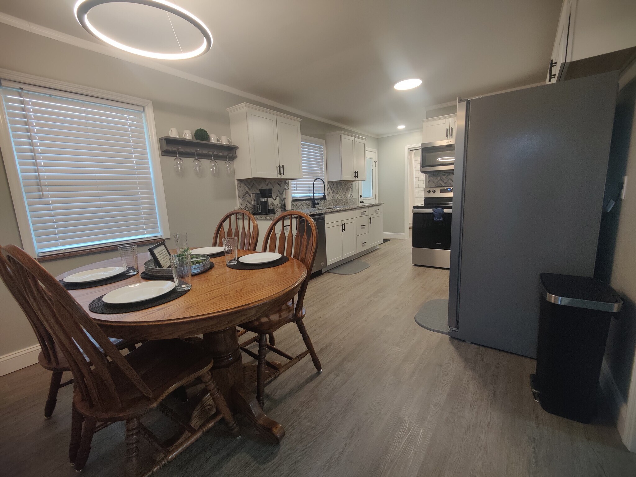 Building Photo - 220 E Hendron Chapel Rd