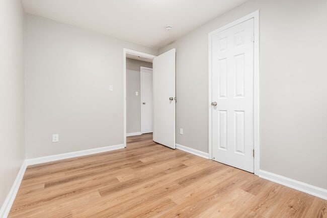 Building Photo - 2652 Landsburn Dr