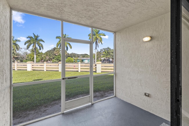 Building Photo - 2625 Heathcote Dr