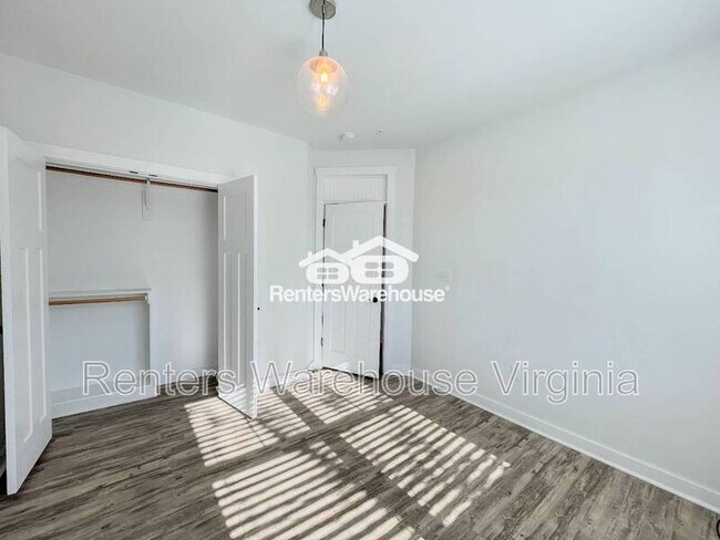 Building Photo - 7922 Shore Dr