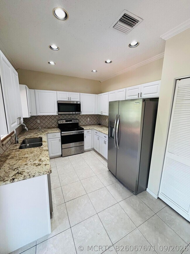 Building Photo - 10837 Palm Spring Dr