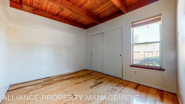 Building Photo - 3 br, 2 bath House - 72 Kingston Lane (Way