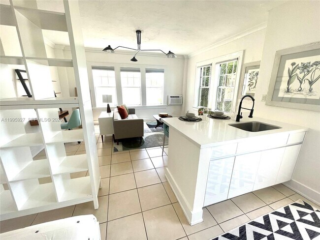 Building Photo - 1611 Michigan Ave