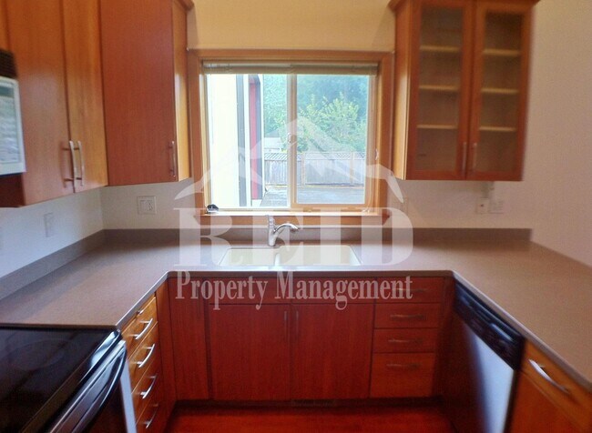 Building Photo - Charming 1 Bedroom Home with Spacious Loft/Bonus Room and Mountain Views