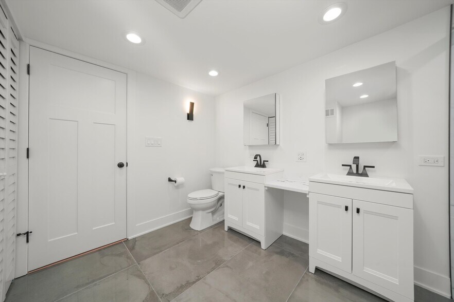 Building Photo - 2613 N Fairfield Ave