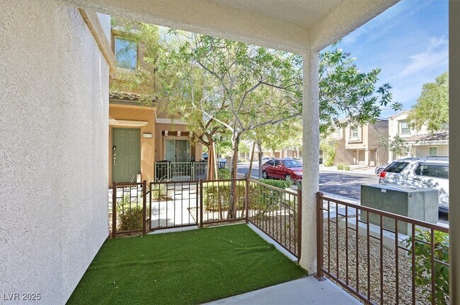 Building Photo - 8920 Hand Painted Ct