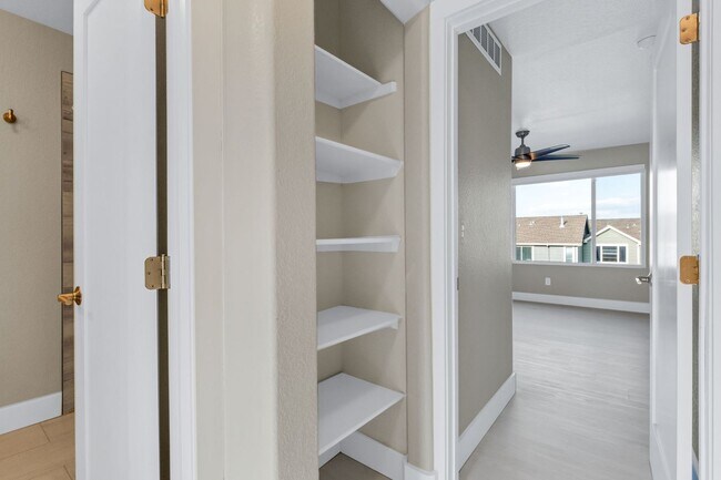 Building Photo - Modern Edgewater Condo Near Sloan’s Lake A...