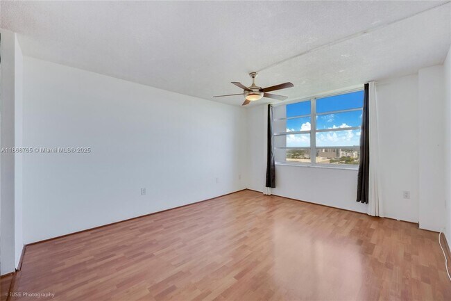 Building Photo - 2780 NE 183rd St