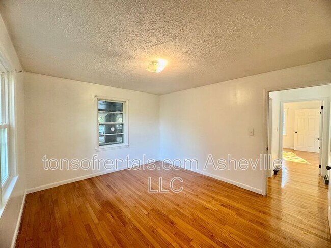 Building Photo - 1574 Lynn Rd