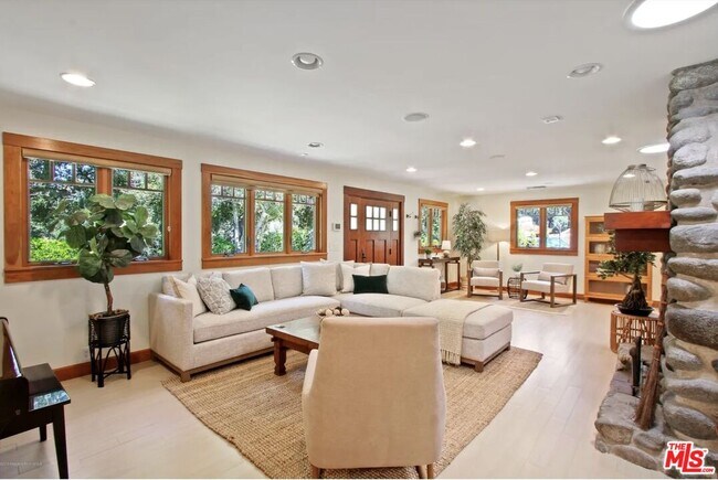 Building Photo - 130 S Arroyo Blvd