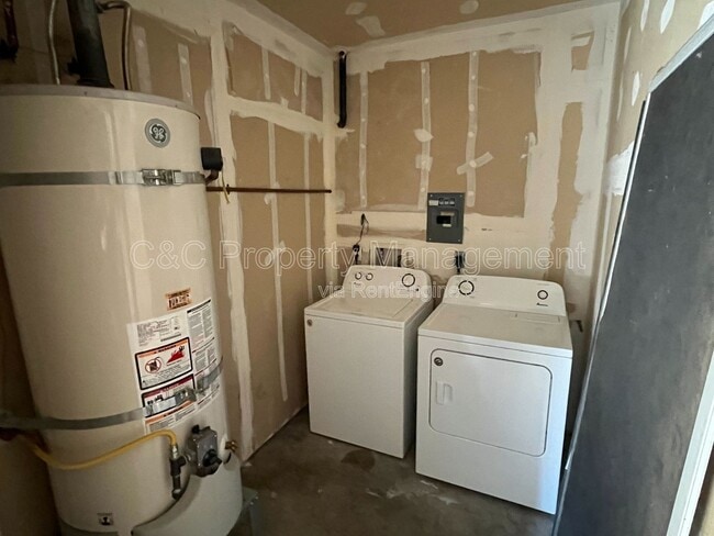 Building Photo - 35 W Emerson Ave