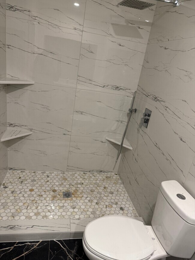 Building Photo - 1019 E Waco Ave