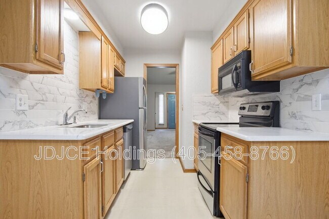 Building Photo - 431 W Curtis Dr