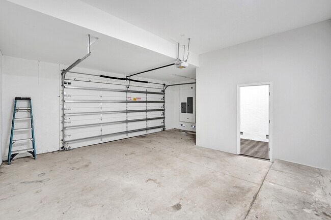 Building Photo - 5928 Brookfield Cir