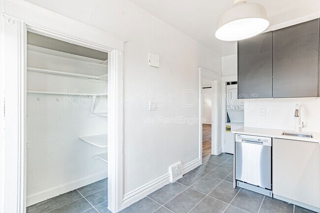 Building Photo - 227 S Logan St