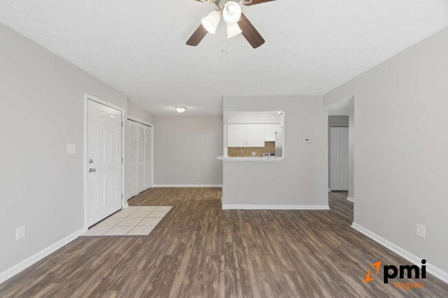 Building Photo - GATED COMMUNITY FULLY RENOVATED 1 BED 1 BATH WITH BALCONY AND POOL