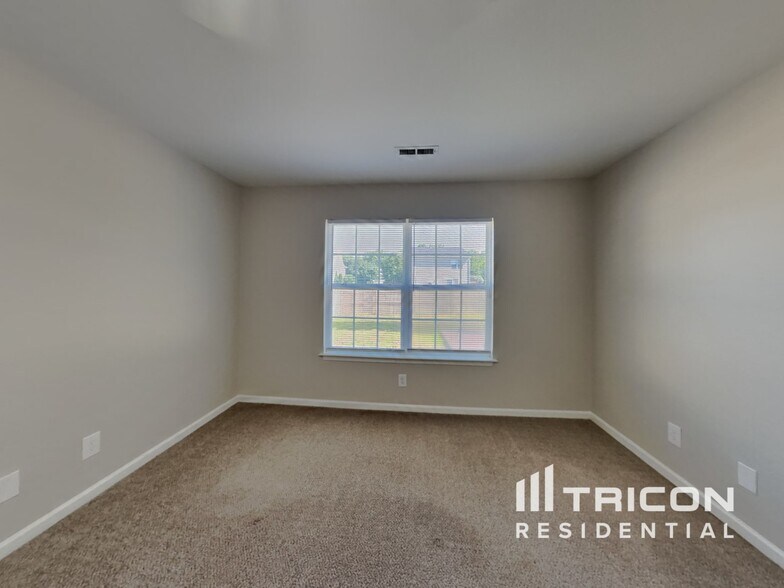 Building Photo - 7311 Village Acre Dr